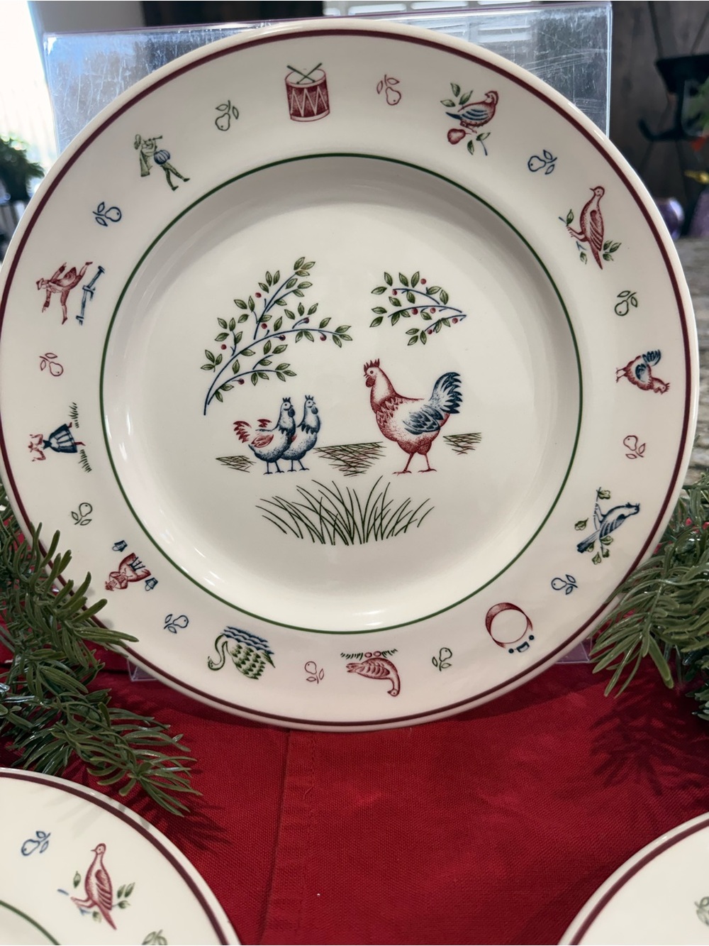 Johnson Brothers TWELVE DAYS OF CHRISTMAS porcelain dinner plates. - Picture 5 of 7